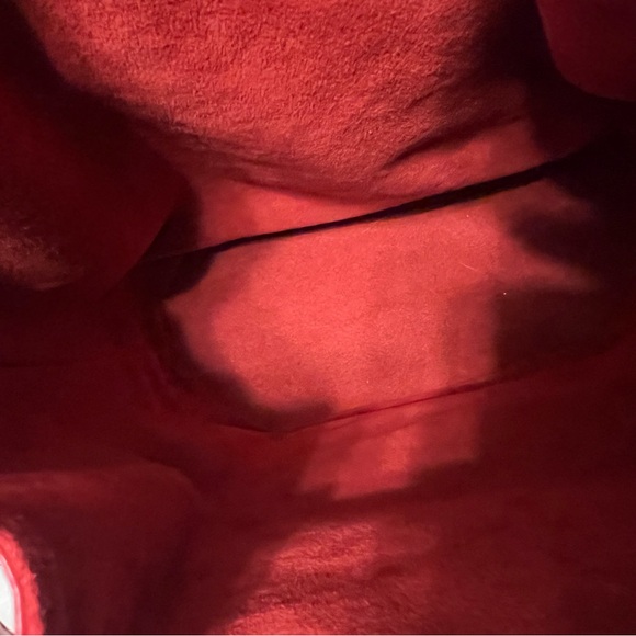 ‼️SOLD‼️Louis Vuitton Epi Leather Sac d'Epaule - Picture 8 of 16